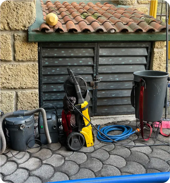 Herramientas de trabajo para la limpieza de cisternas y tinacos en Ixtapaluca